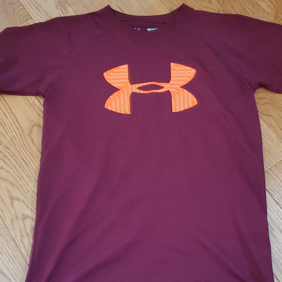 Under Armour Other - Maroon UA shirt